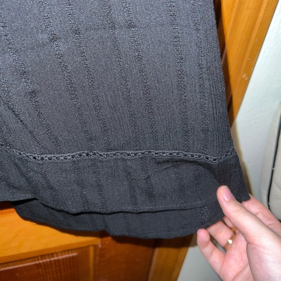 Knox Rose Black Gauzy Lace V-neck Sleeveless Top - Picture 6 of 10